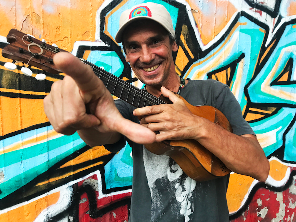 come-suona-clandestino-di-manu-chao-vent-anni-dopo-il-giornale-della